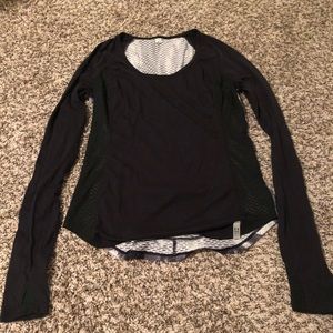 Long sleeve athletic running shirt